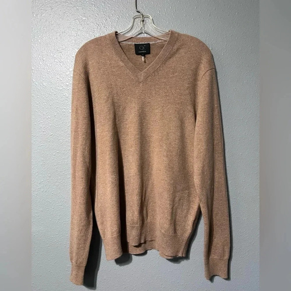 Qi Quinn New York 100% Cashmere Classic V-Neck Sweater Camel Men’s Large EUC - Picture 1 of 3